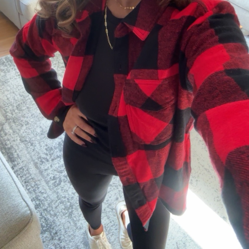 MY NEW FAVORITE ❤️Buffalo Red plaid shacket - Picture 3 of 13